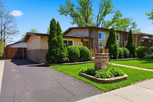 319 N Bradley Dr, Chicago Heights, IL 60411 - Photo 3