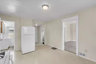 349 10th St, Moline, IL 61265 - Photo 9