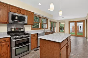 1694 Hampshire Dr, Elk Grove Village, IL 60007 - Photo 13