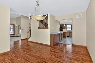 1694 Hampshire Dr, Elk Grove Village, IL 60007 - Photo 17