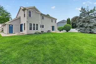 1694 Hampshire Dr, Elk Grove Village, IL 60007 - Photo 3