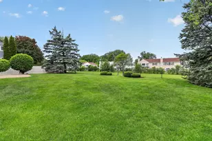 1694 Hampshire Dr, Elk Grove Village, IL 60007 - Photo 33