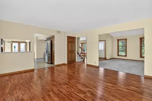 1694 Hampshire Dr, Elk Grove Village, IL 60007 - Photo 9