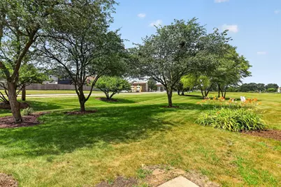 1038 Bedford Drive, Carol Stream, IL 60188 - Photo 17