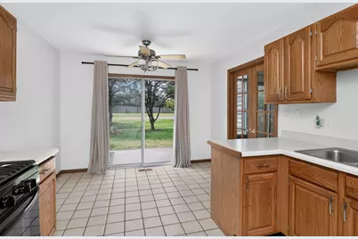 1038 Bedford Drive, Carol Stream, IL 60188 - Photo 7