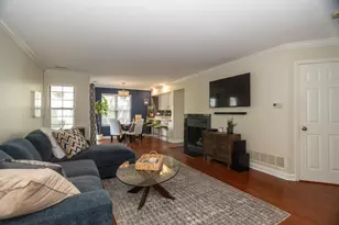 1757 Eastwood Ct, Schaumburg, IL 60195 - Photo 7