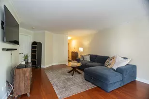 1757 Eastwood Ct, Schaumburg, IL 60195 - Photo 5