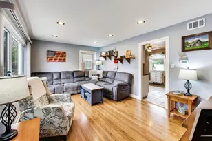 817 S Spring Rd, Elmhurst, IL 60126 - Photo 9
