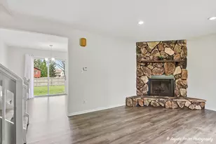 213 Windridge Dr, McHenry, IL 60050 - Photo 3