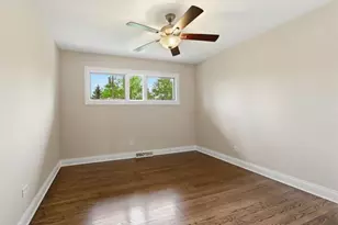 1000 Crest St, Wheaton, IL 60189 - Photo 17