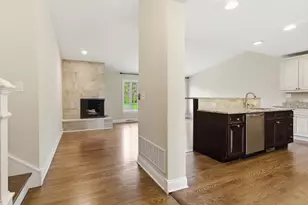 1000 Crest St, Wheaton, IL 60189 - Photo 5