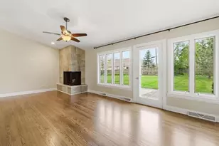 1000 Crest St, Wheaton, IL 60189 - Photo 9