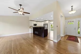 1000 Crest St, Wheaton, IL 60189 - Photo 7