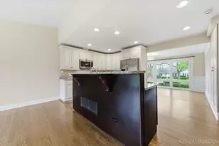 1000 Crest St, Wheaton, IL 60189 - Photo 11