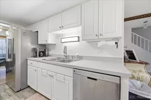349 E Roland Dr, Glendale Heights, IL 60139 - Photo 9