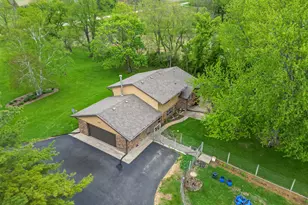 10160 Cemetery Rd, Pecatonica, IL 61063 - Photo 5