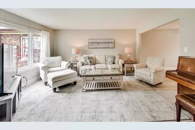 313 S Hi Lusi Avenue, Mount Prospect, IL 60056 - Photo 5