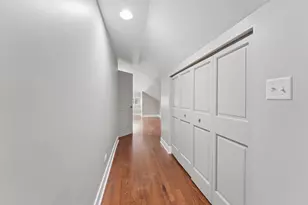 8015 S Paxton Ave, Chicago, IL 60617 - Photo 21