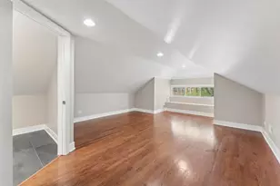8015 S Paxton Ave, Chicago, IL 60617 - Photo 27