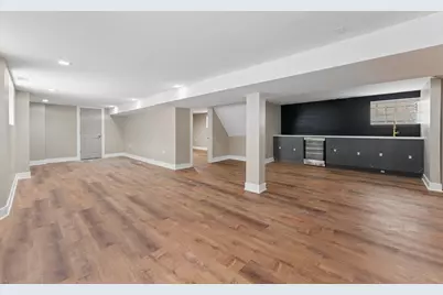 8015 S Paxton Avenue, Chicago, IL 60617 - Photo 31