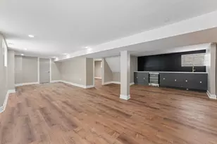 8015 S Paxton Ave, Chicago, IL 60617 - Photo 31