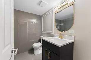 8015 S Paxton Ave, Chicago, IL 60617 - Photo 39