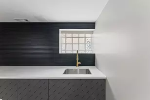 8015 S Paxton Ave, Chicago, IL 60617 - Photo 33