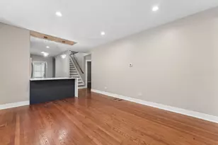 8015 S Paxton Ave, Chicago, IL 60617 - Photo 11