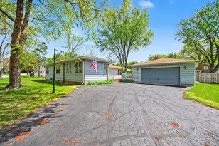 539 Lincoln St, Algonquin, IL 60102 - Photo 1