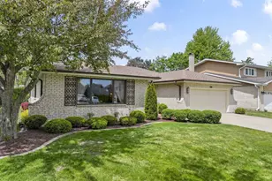 404 S Helena Ave, Mount Prospect, IL 60056 - Photo 3
