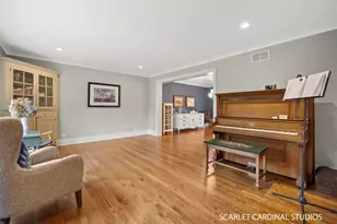2010 Canterbury Pl, Wheaton, IL 60189 - Photo 3