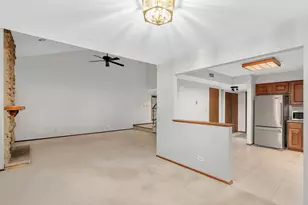 131 White Birch Ln, Westmont, IL 60559 - Photo 9