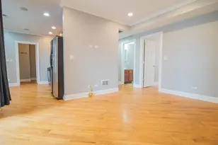 2036 W Arthur Ave, Chicago, IL 60645 - Photo 3