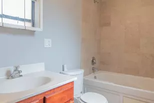 2036 W Arthur Ave, Chicago, IL 60645 - Photo 9