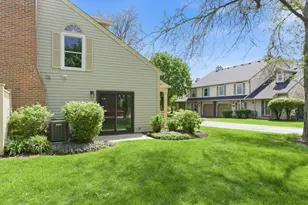 1324 Queensgreen Cir, Naperville, IL 60563 - Photo 19
