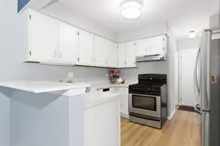 1324 Queensgreen Cir, Naperville, IL 60563 - Photo 9