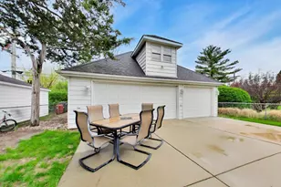 940 W Grant Dr, Des Plaines, IL 60016 - Photo 69