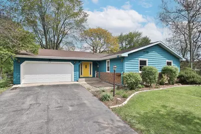 218 E Nerge Road, Roselle, IL 60172 - Photo 1