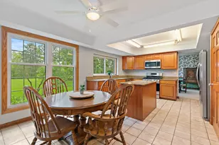 307 Churchill Ct, Sleepy Hollow, IL 60118 - Photo 9