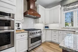 1024 Parker Dr, Schaumburg, IL 60194 - Photo 7