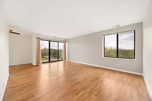 425 Walnut Creek Ln, Lisle, IL 60532 - Photo 5