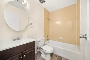 425 Walnut Creek Ln, Lisle, IL 60532 - Photo 15