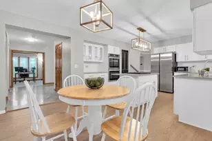 904 Warwick Ln, Lake Zurich, IL 60047 - Photo 11