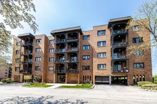 9375 Landings Ln, Des Plaines, IL 60016 - Photo 1