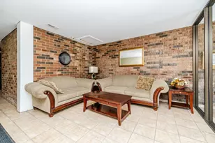 9375 Landings Ln, Des Plaines, IL 60016 - Photo 21