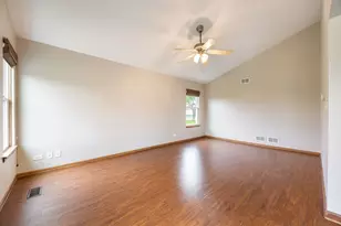 909 Fox Chase Dr Dr, Round Lake Beach, IL 60073 - Photo 13