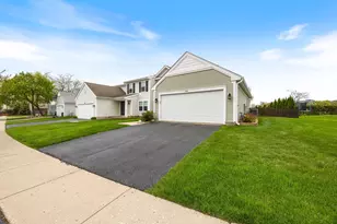 909 Fox Chase Dr Dr, Round Lake Beach, IL 60073 - Photo 3