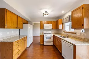 909 Fox Chase Dr Dr, Round Lake Beach, IL 60073 - Photo 11