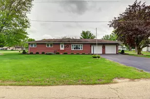 310 E 3rd St, Tampico, IL 61283 - Photo 31