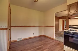 310 E 3rd St, Tampico, IL 61283 - Photo 13
